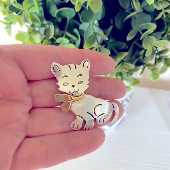 Beautiful vintage Taxco Mexico 925 Sterling silver rare Cat kitty with bow Pin - Picture 1 of 4